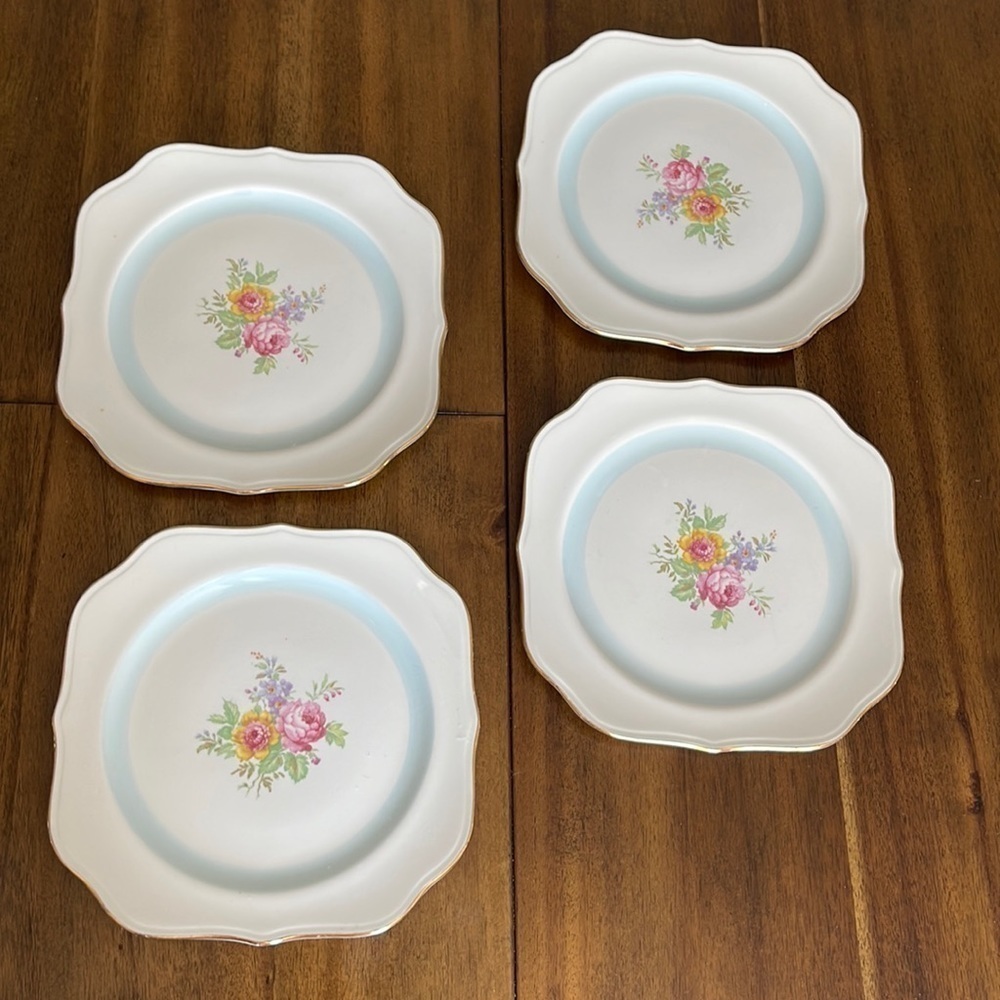 Vintage set Eggshell Nautilus 8” Square salad Plates Floral Bouquet Gold Trim.